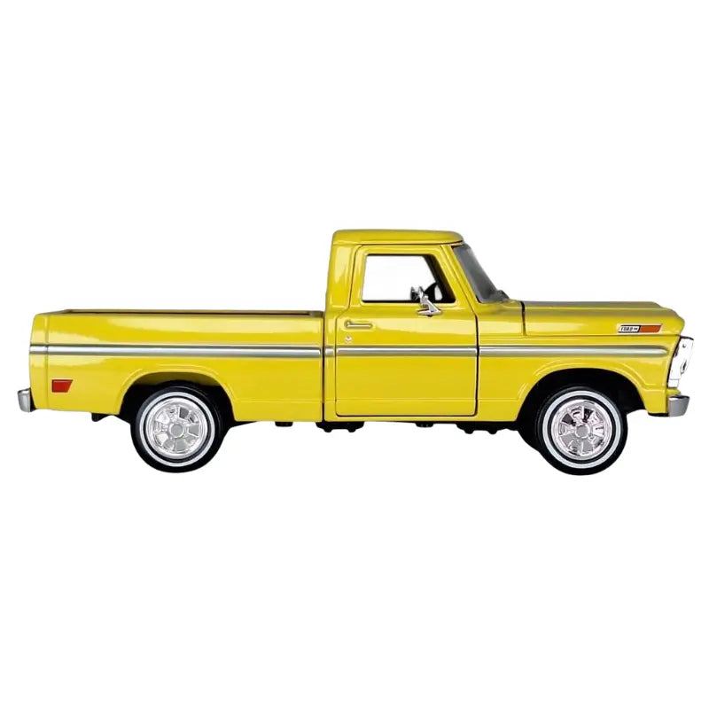 Low angle front-facing shot of the 1:64 scale 1992 Ford F-150 Dually.