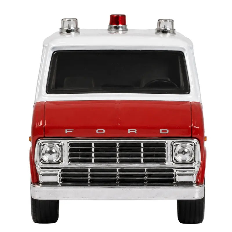 Greenlight Hollywood Airplane 1970 Ford Club Wagon Ambulance front grille view diecast 1:64
