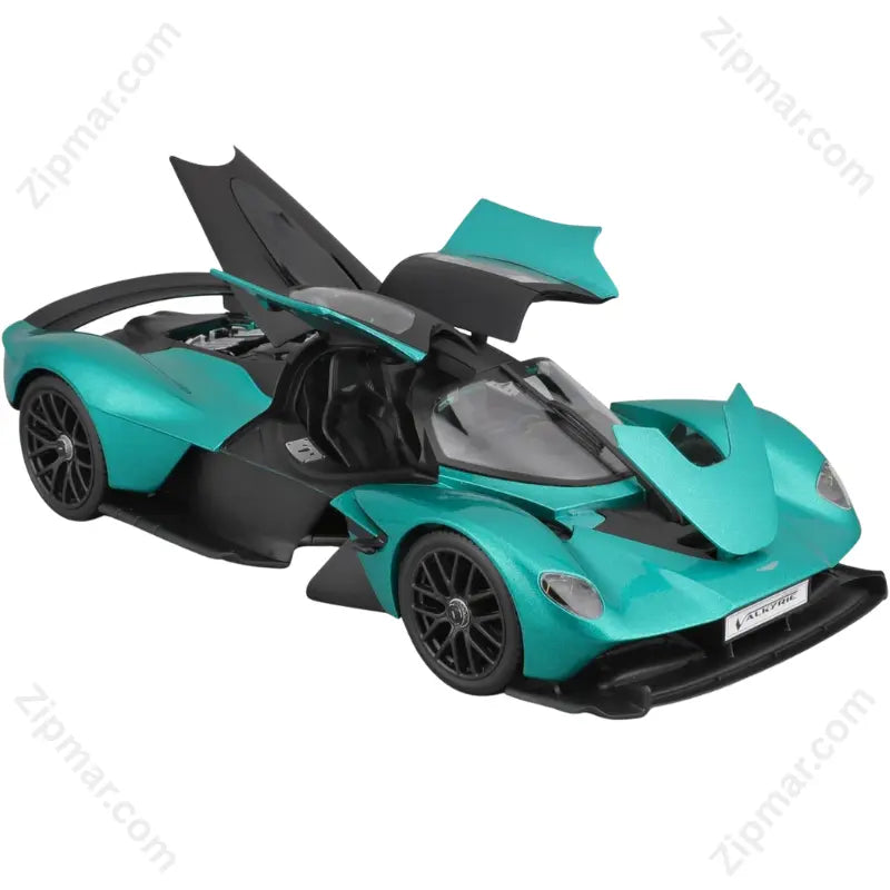 Maisto 1:18 Aston Martin Valkyrie diecast model car in metallic green with opening gullwing doors