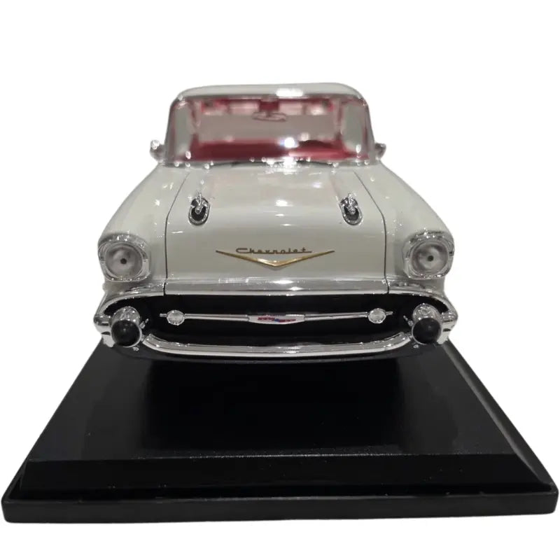 Maisto 1:18 1957 Chevrolet Bel Air Coupe diecast model front view