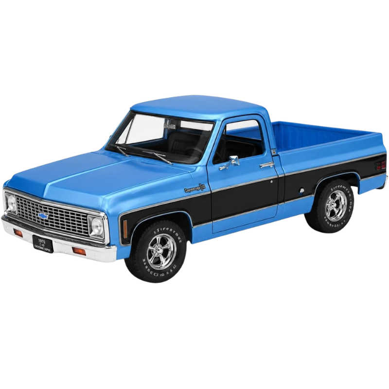 Maisto 1:18 1970 Chevrolet C10 Cheyenne Super diecast model front three quarter angle view