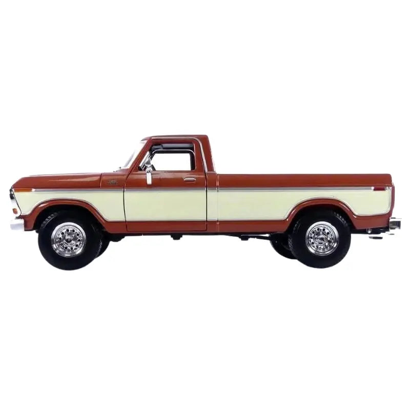 Maisto 1979 Ford F-150 brown cream diecast 1:18 driver side profile classic pickup