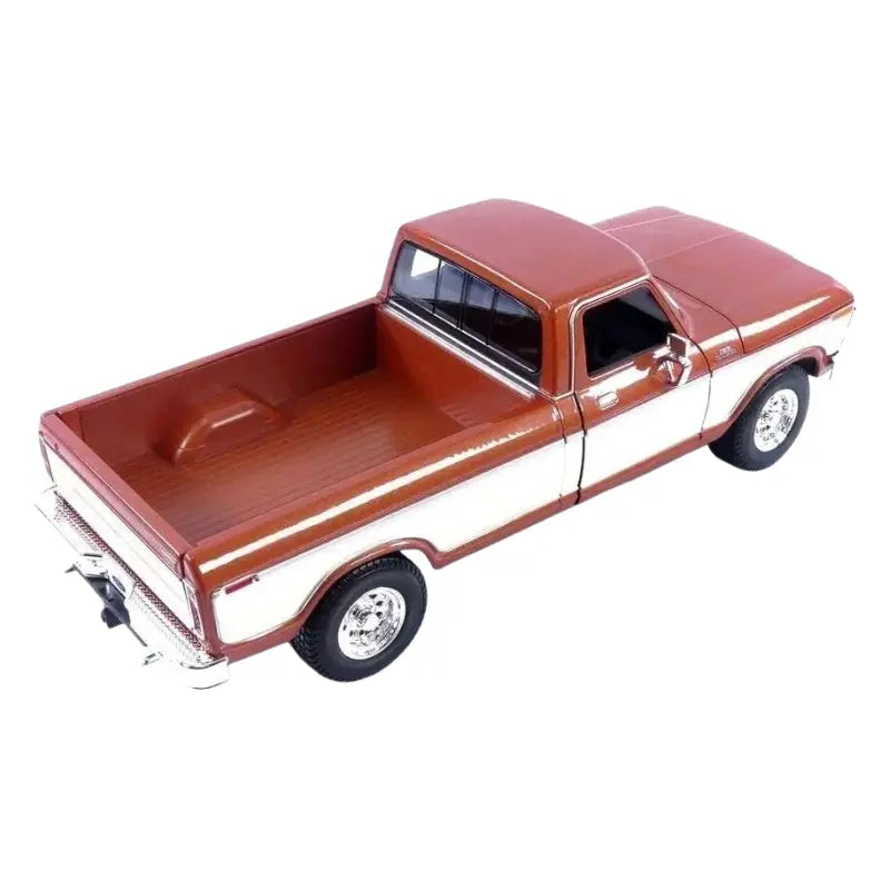 Maisto 1979 Ford F-150 brown cream diecast 1:18 rear three quarter truck bed view