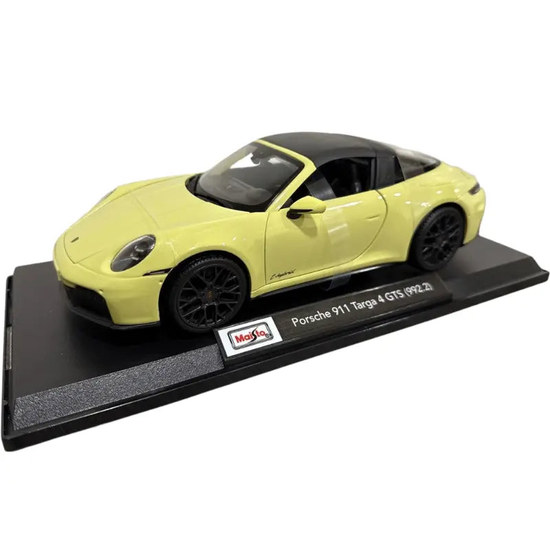 Maisto Porsche 911 Targa 4 GTS yellow diecast 1:18 three quarter view on display stand