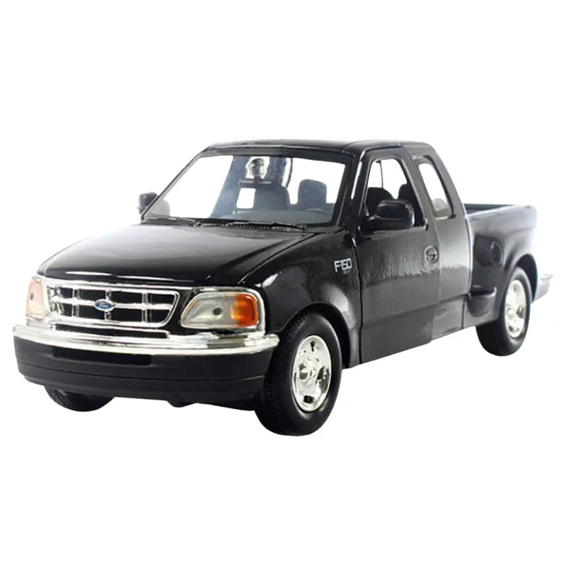 Front three quarter view of Motormax Ford F150 XLT Flareside Supercab black diecast truck